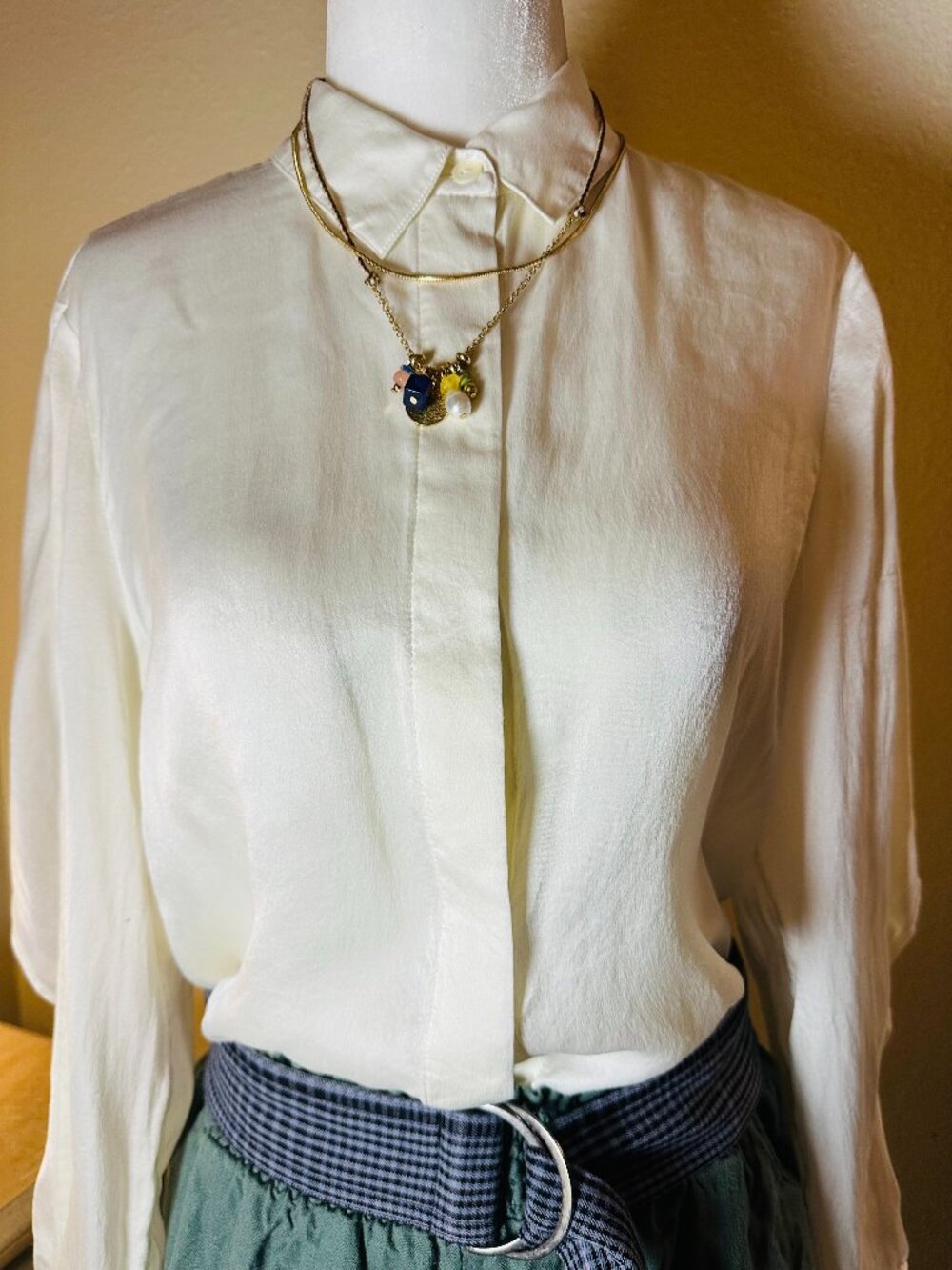 BANANA REPUBLIC Heritage Collection 100% Silk Cream Blouse - Size S